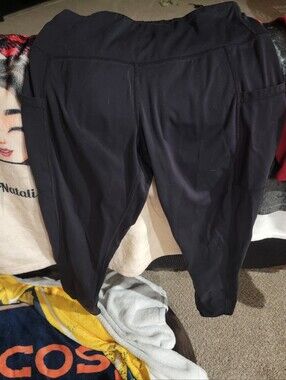 Black Athletic Leggings with Side Pockets